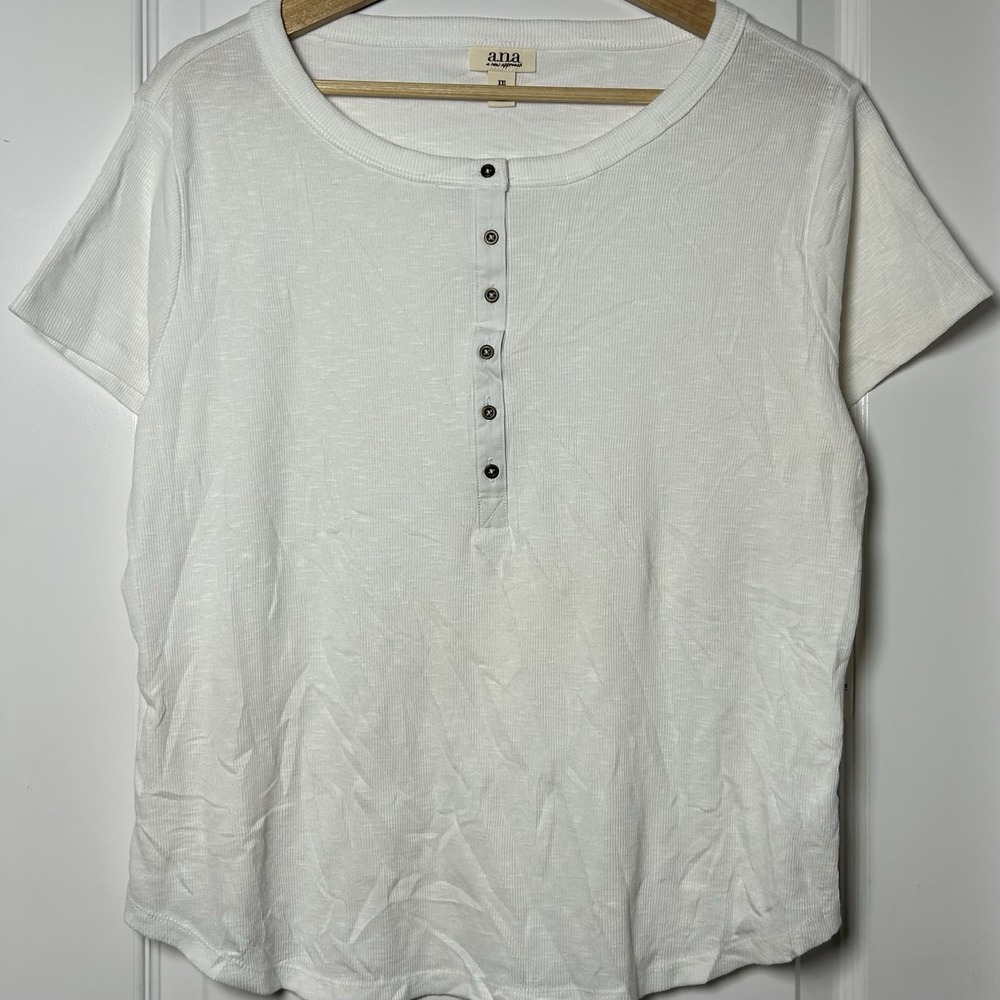 a.n.a White Ribbed Snap Button Henley Short Sleeve Top Clean Vanilla Girl‎ Style